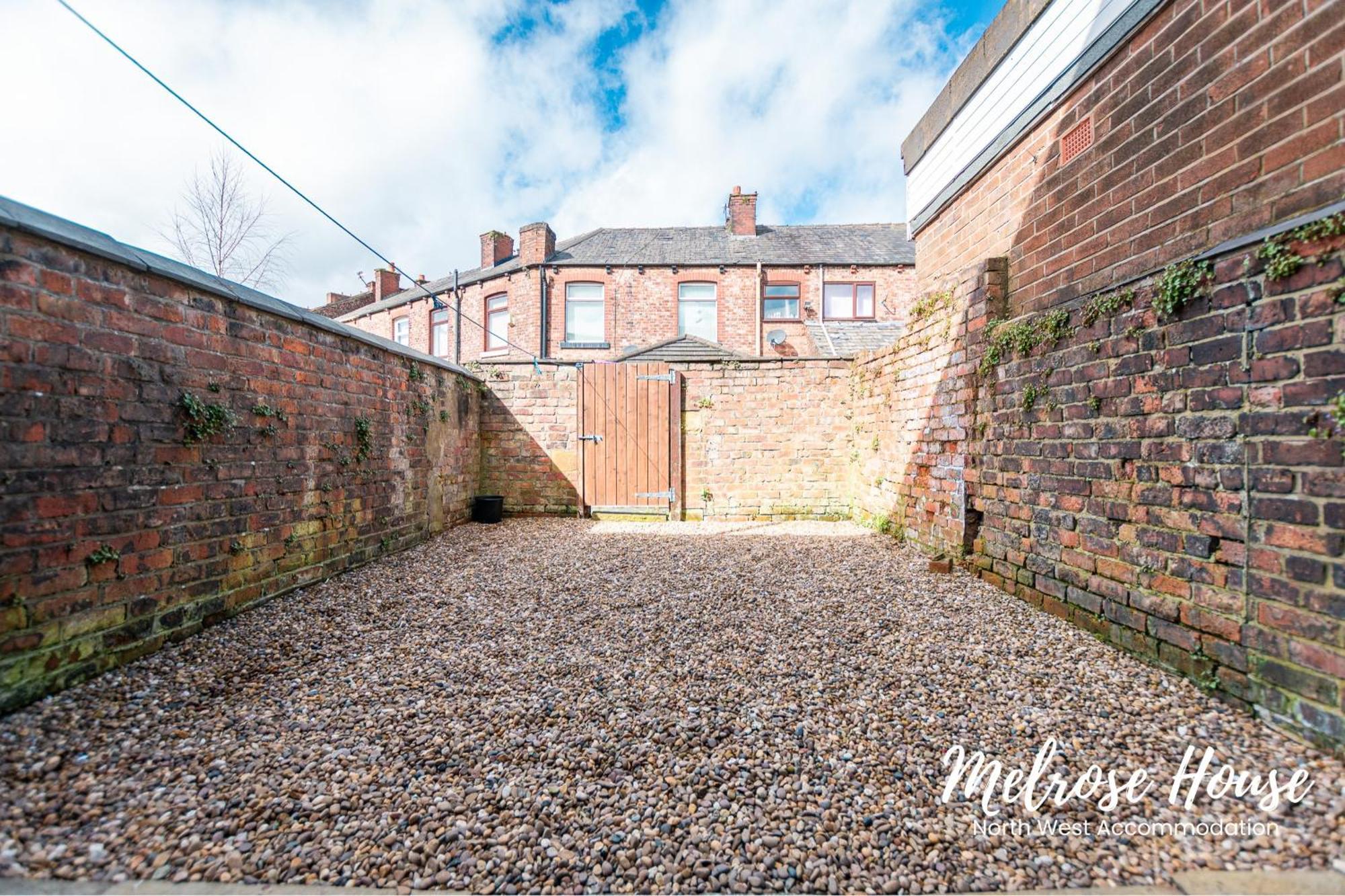 Manchester Work Stays 2Br Home With Parking & Wifi Exterior photo