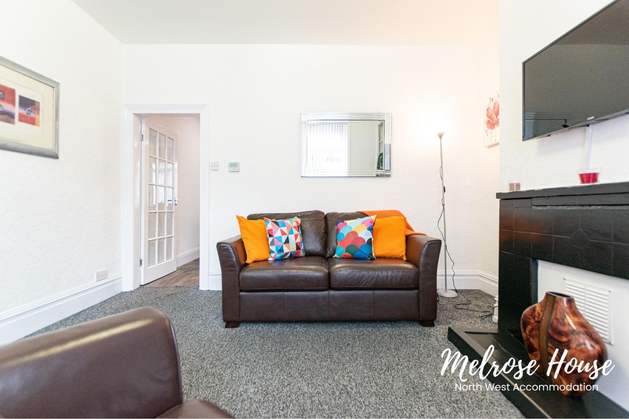 Manchester Work Stays 2Br Home With Parking & Wifi Exterior photo