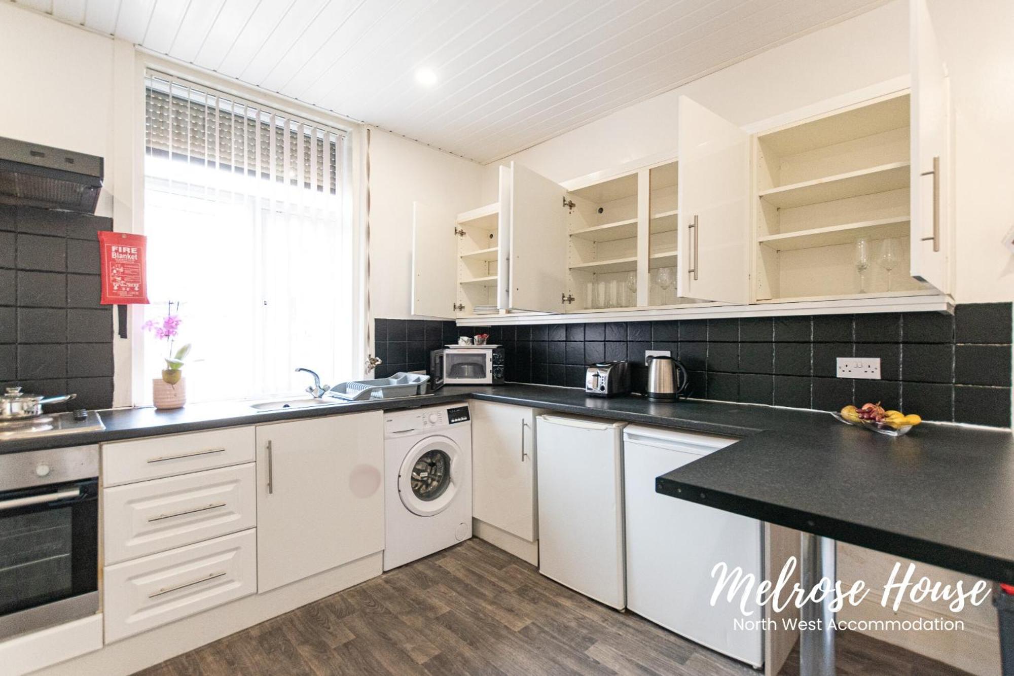 Manchester Work Stays 2Br Home With Parking & Wifi Exterior photo