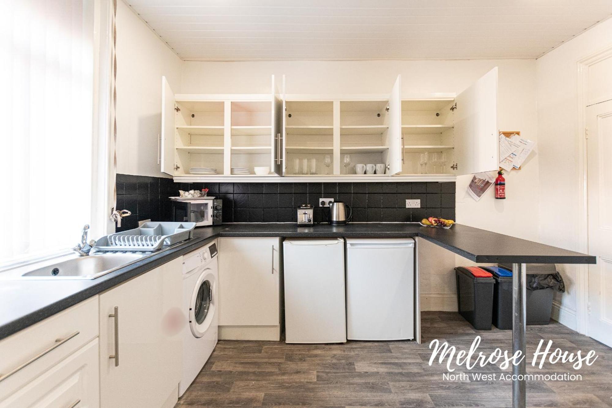 Manchester Work Stays 2Br Home With Parking & Wifi Exterior photo