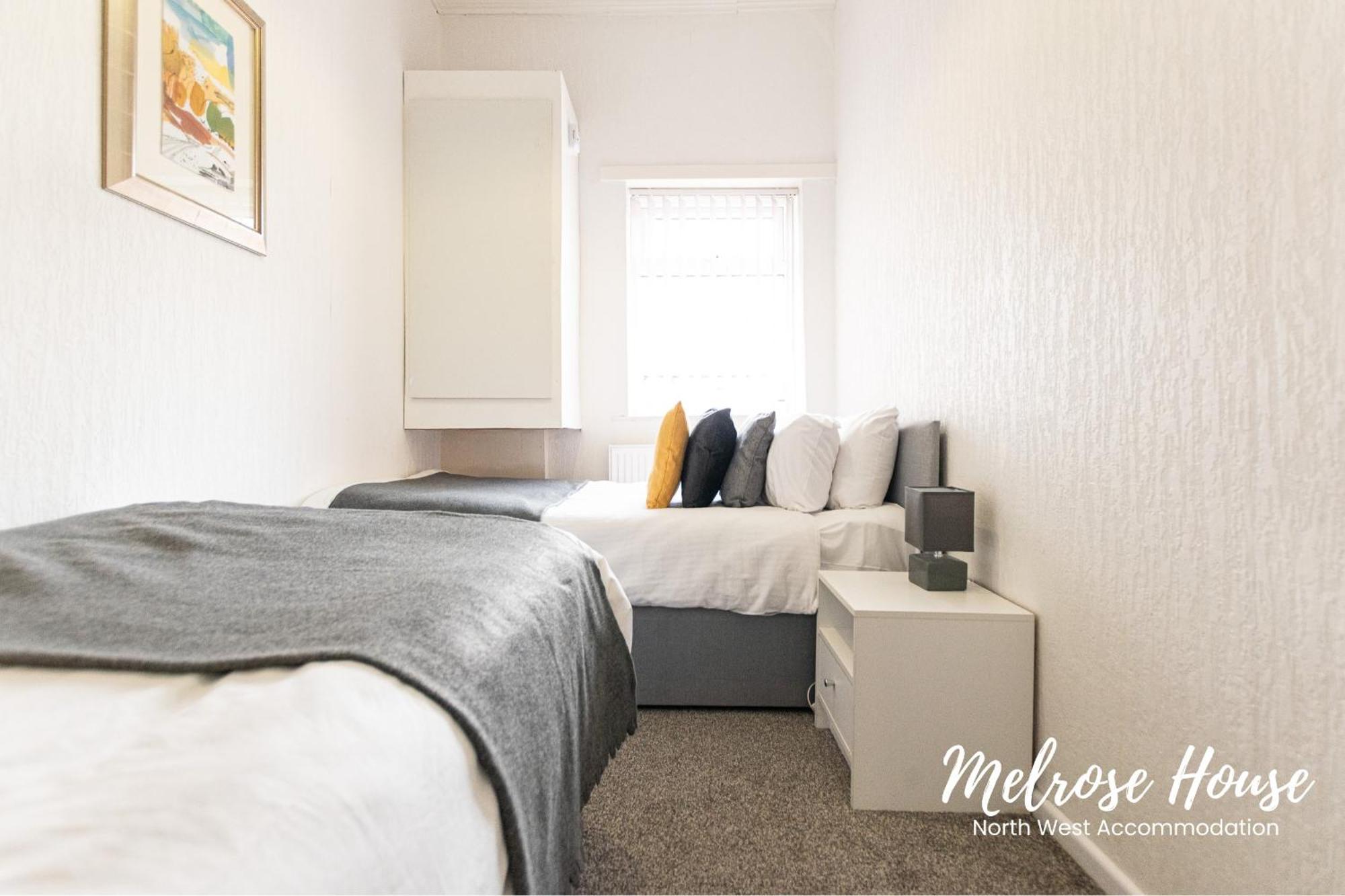 Manchester Work Stays 2Br Home With Parking & Wifi Exterior photo