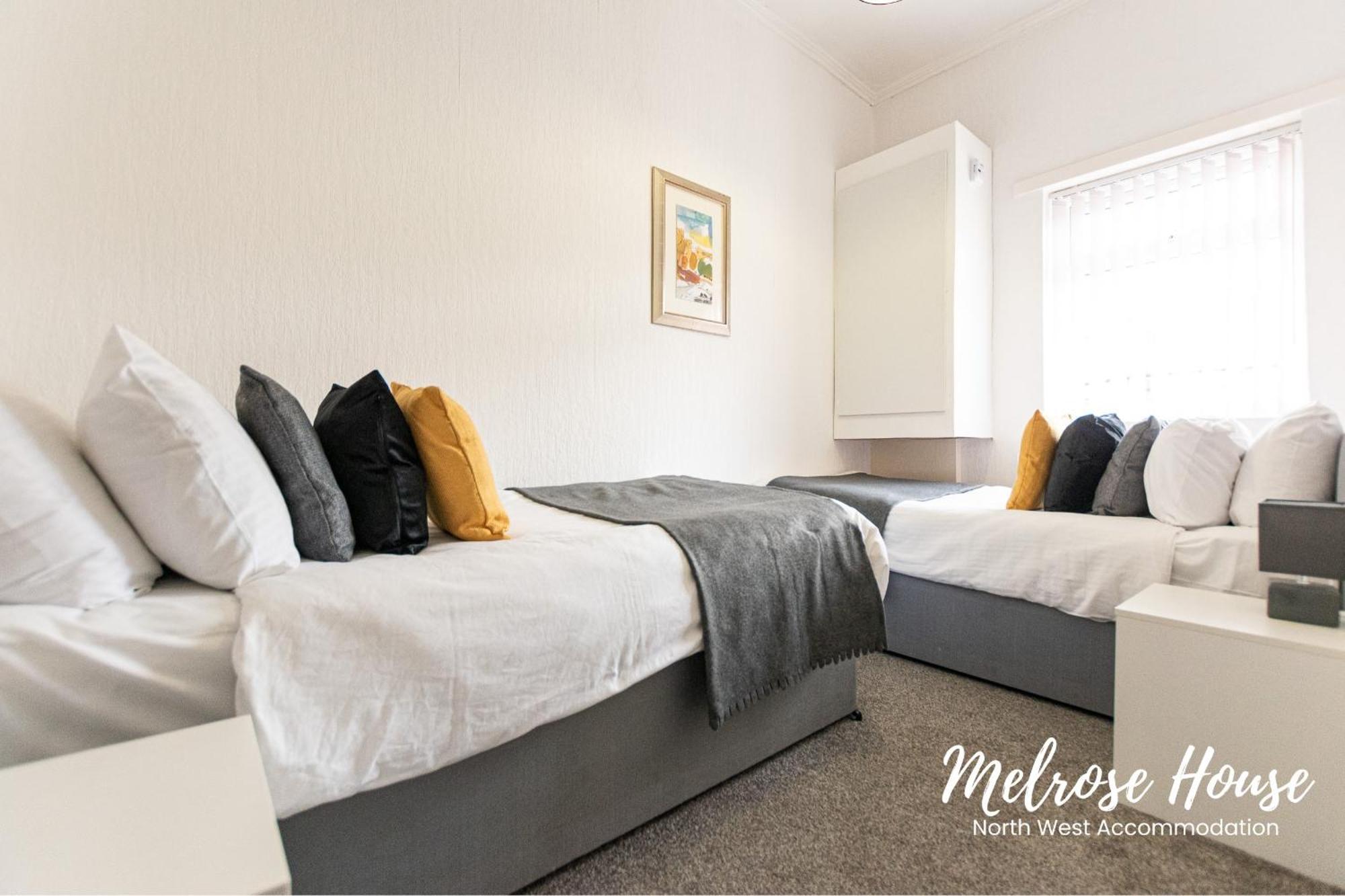 Manchester Work Stays 2Br Home With Parking & Wifi Exterior photo