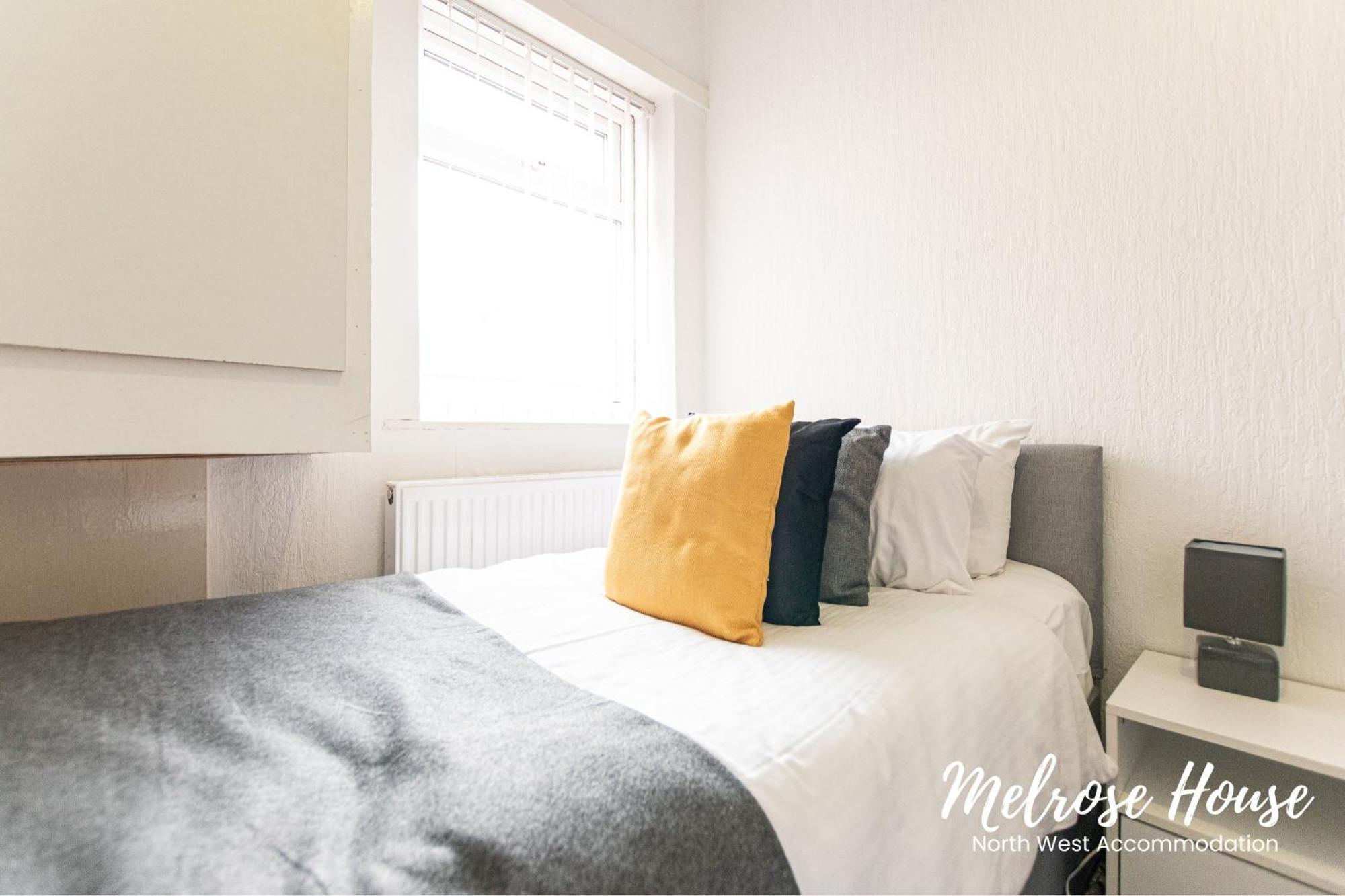 Manchester Work Stays 2Br Home With Parking & Wifi Exterior photo