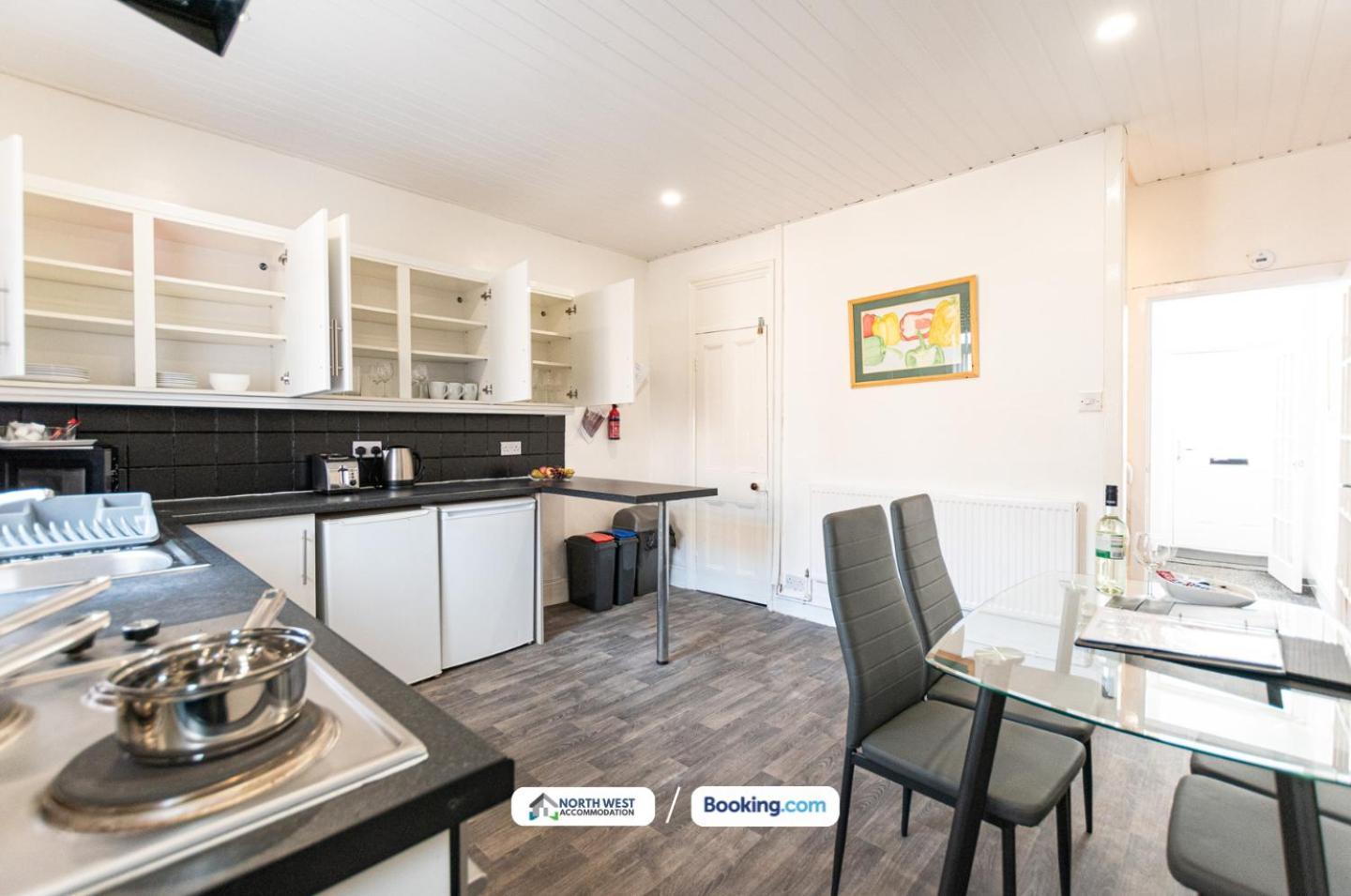 Manchester Work Stays 2Br Home With Parking & Wifi Exterior photo